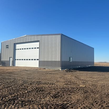 Post-frame shop building